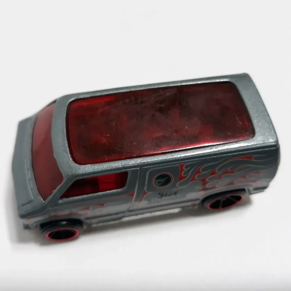 HOT WHEELS CUSTOM '77 DODGE VAN Mattel Die-Cast 2007 Silver with red flames